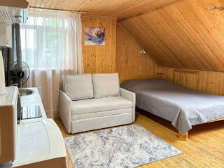 Гостиница Домики у Пляжа Осташков Бюджетный трехместный номер-1