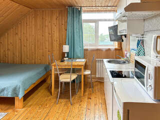 Гостиница Домики у Пляжа Осташков Бюджетный трехместный номер-11