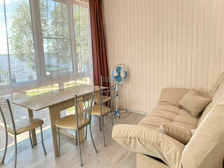 Гостиница Домики у Пляжа Осташков Апартаменты с видом на озеро-10