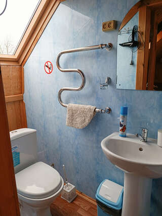 Гостиница Домики у Пляжа Осташков Бюджетный трехместный номер-14