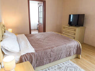 Гостиница Домики у Пляжа Осташков Номер делюкс с видом на озеро-7