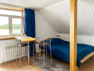 Гостиница Домики у Пляжа Осташков Двухместный номер с 1 кроватью и балконом-1