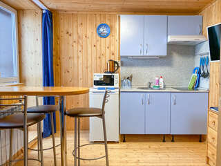 Гостиница Домики у Пляжа Осташков 3-х местный номер с видом на озеро и балконом-3