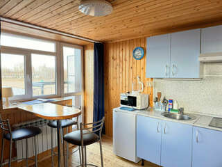 Гостиница Домики у Пляжа Осташков Апартаменты с видом на озеро-4